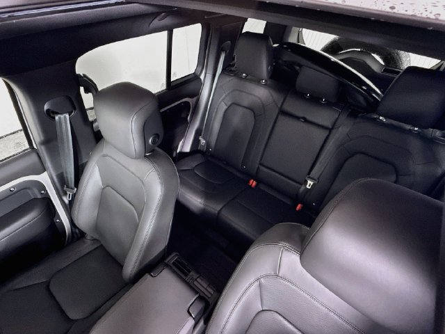 New 2026 Land Rover Defender 110 X-Dynamic SE AWD/4WD image 14