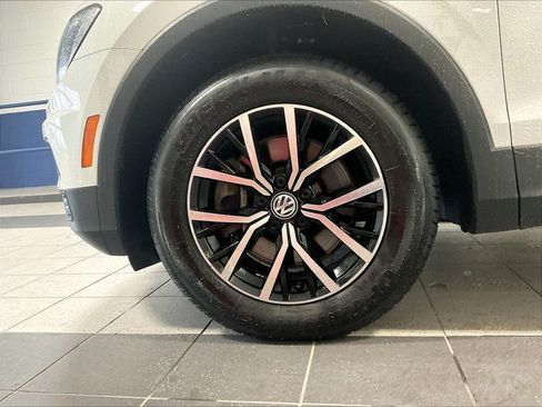 Used 2021 Volkswagen Tiguan SE w/ Panoramic Sunroof Package AWD/4WD image 7