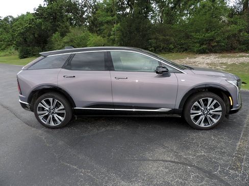 New 2026 Cadillac Optiq Luxury 2 image 4