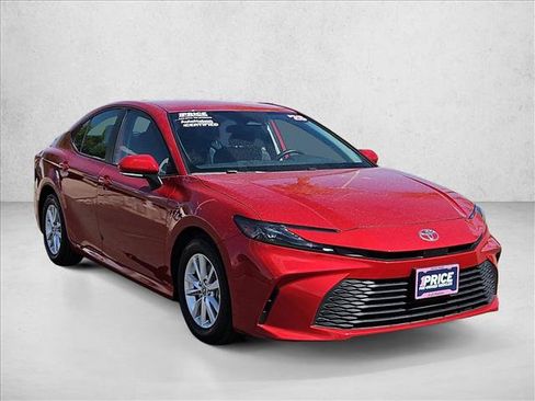 Used 2025 Toyota Camry LE FWD image 3