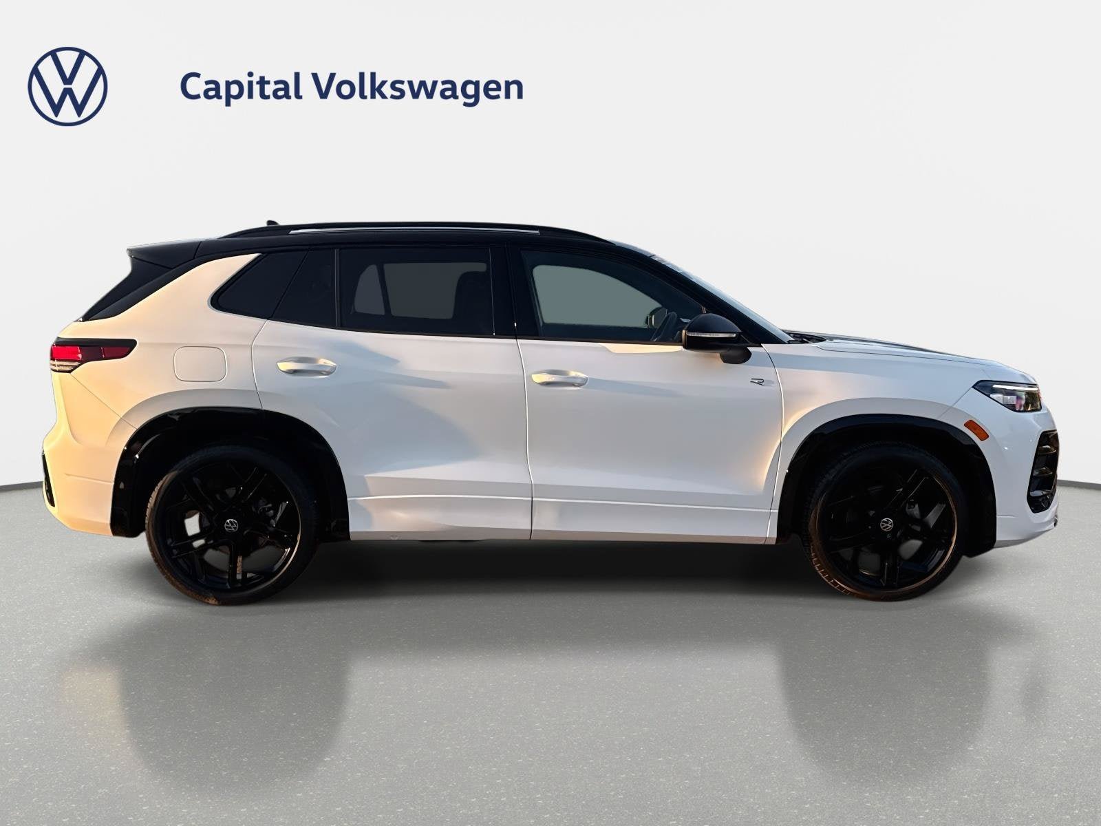 Used 2026 Volkswagen Tiguan SE R-Line FWD image 4