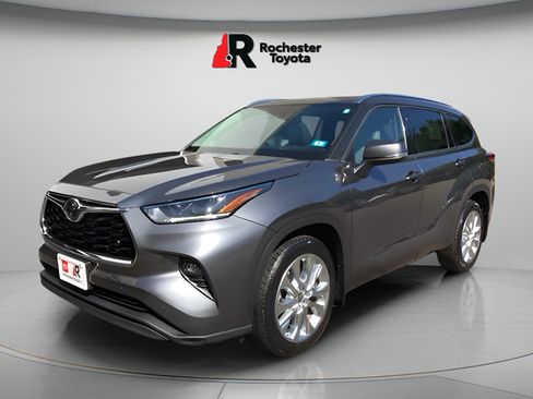 Used 2021 Toyota Highlander Limited AWD/4WD image 3