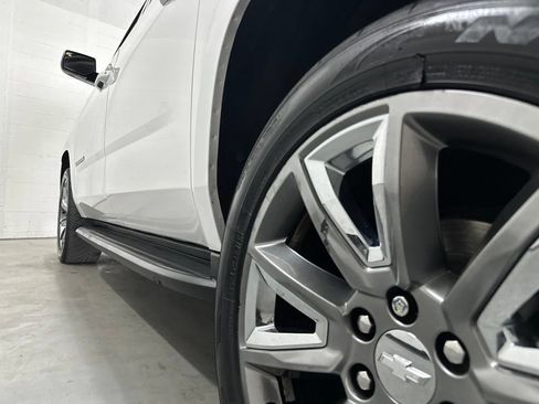 Used 2020 Chevrolet Suburban LT w/ Luxury Package RWD image 20