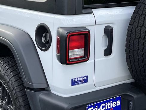 Used 2025 Jeep Wrangler Unlimited Sport AWD/4WD image 5