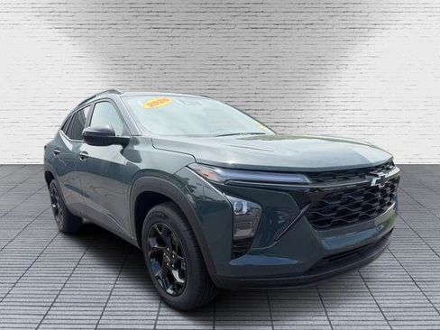 New 2026 Chevrolet Trax LT w/ Sunroof Package FWD image 6