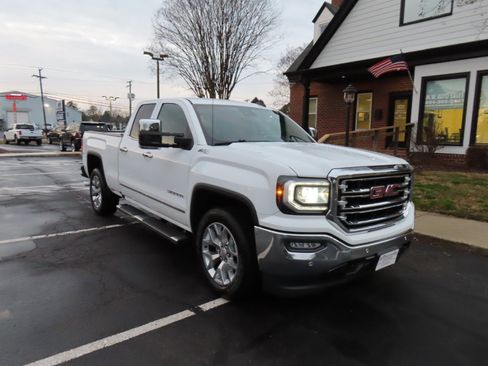 Used 2017 GMC Sierra 1500 SLT w/ Enhanced Driver Alert Package image 10
