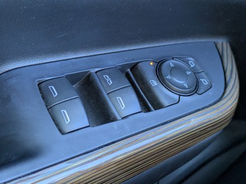 Used 2022 GMC Acadia SLE w/ Driver Convenience Package FWD image 24