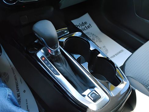 Used 2024 Chevrolet Trax LT w/ Driver Confidence Package FWD image 11