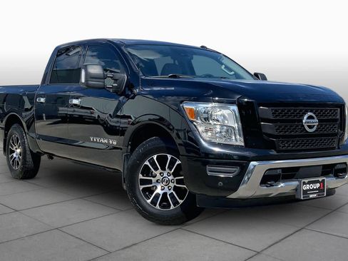 Used 2020 Nissan Titan SV w/ SV Convenience Package RWD image 3
