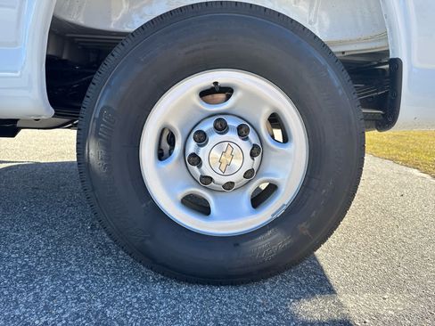 New 2025 Chevrolet Express 2500 image 33