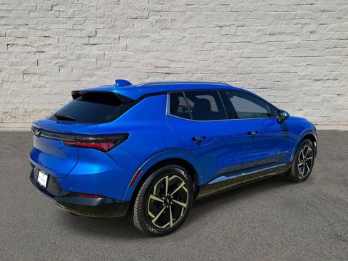 Used 2025 Chevrolet Equinox EV LT w/ Convenience Package image 5