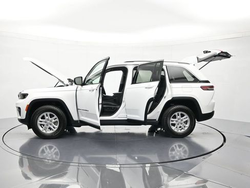 Used 2023 Jeep Grand Cherokee Laredo RWD image 45