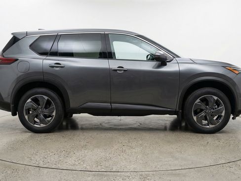 Used 2025 Nissan Rogue SV image 11