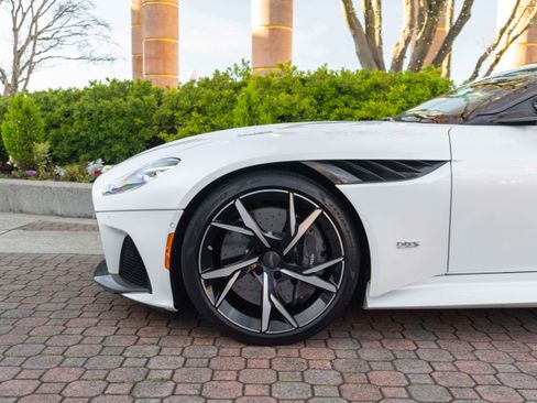 Used 2019 Aston Martin DBS Superleggera image 4