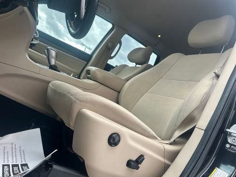 Used 2021 Jeep Grand Cherokee Laredo image 9