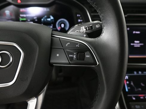 Used 2022 Audi Q8 Premium w/ Convenience Package image 11