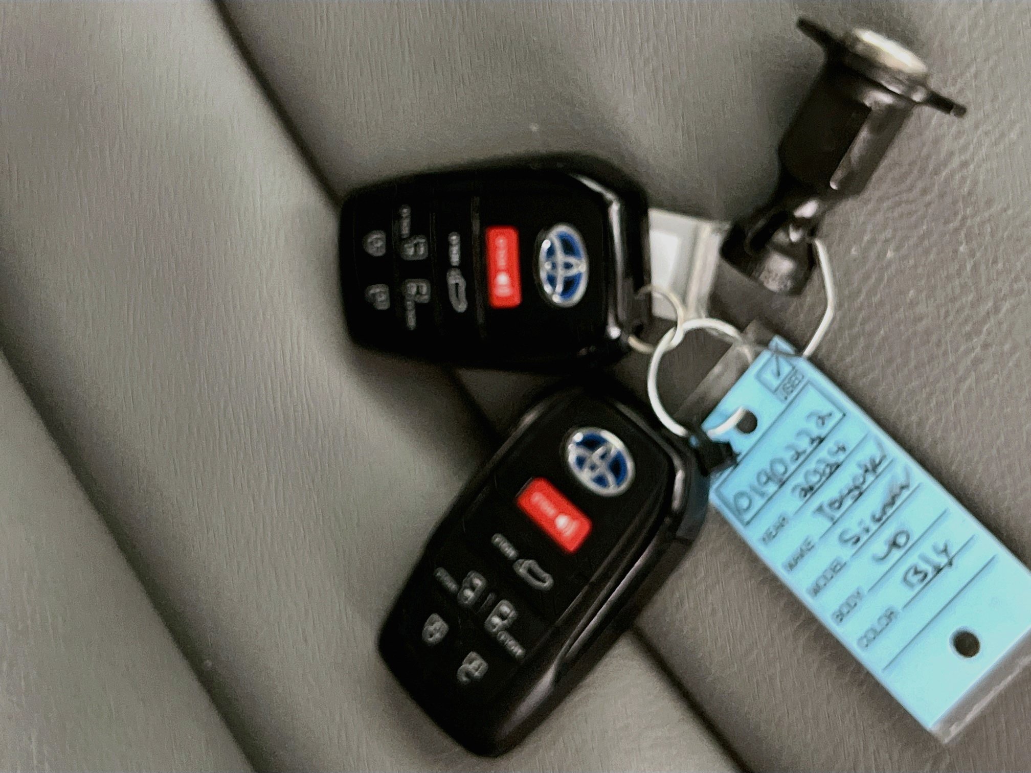 Used 2024 Toyota Sienna XLE FWD image 36