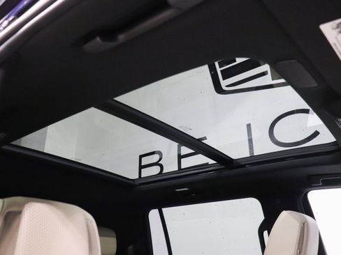 Used 2022 Cadillac Escalade ESV Premium Luxury image 17