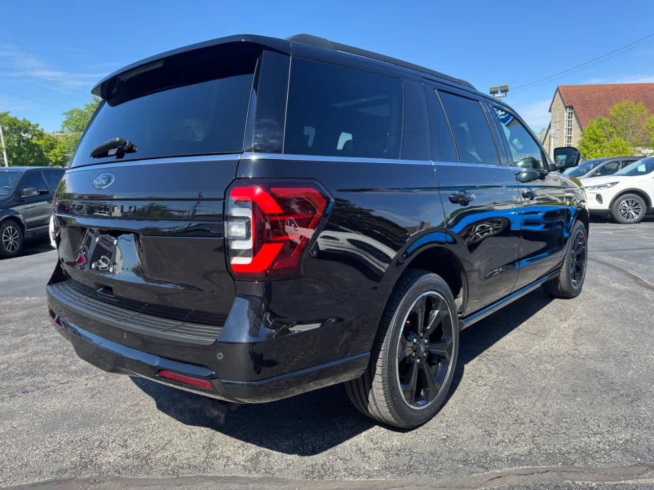 Used 2024 Ford Expedition Limited AWD/4WD image 18