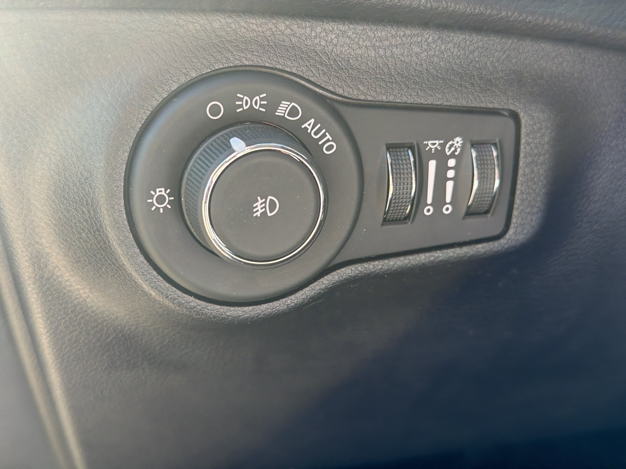 Used 2019 Jeep Compass Latitude w/ Cold Weather Group AWD/4WD image 23