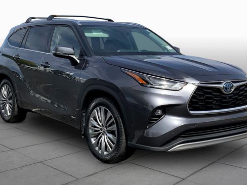 Used 2021 Toyota Highlander Platinum image 3