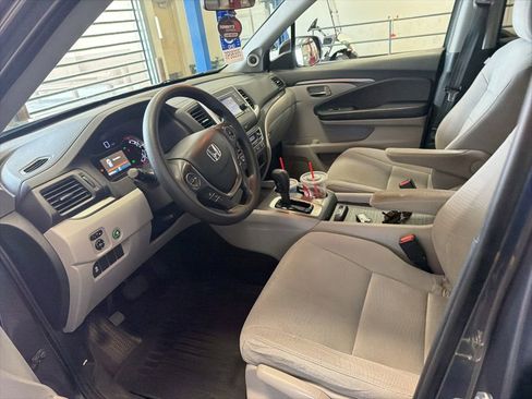 Used 2017 Honda Pilot LX image 3