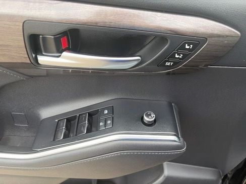 Used 2021 Toyota Highlander Limited AWD/4WD image 15