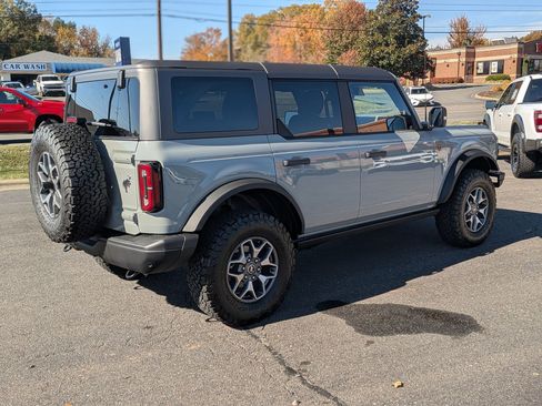 Used 2024 Ford Bronco Badlands image 3