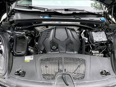 Certified 2023 Porsche Macan Turbo AWD/4WD image 15