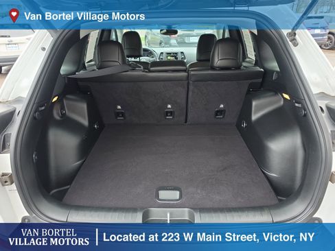 Used 2023 Jeep Cherokee Altitude Lux image 26