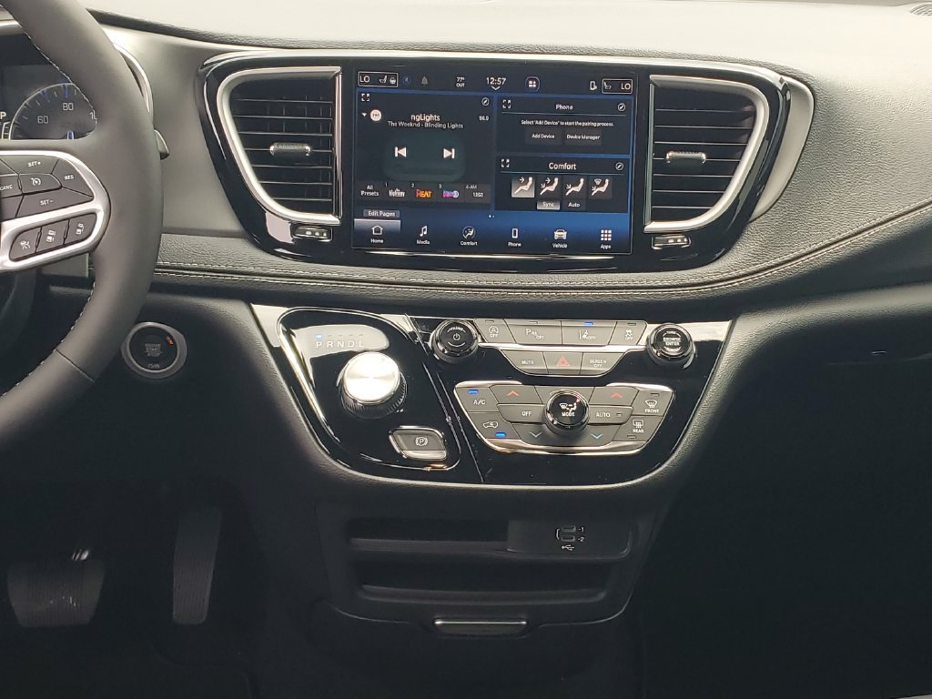 New 2027 Chrysler Pacifica Select FWD image 15
