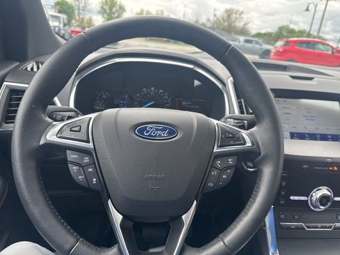 Used 2020 Ford Edge Titanium w/ Equipment Group 301A AWD/4WD image 16