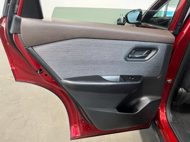 Used 2023 Nissan Rogue S AWD/4WD image 20