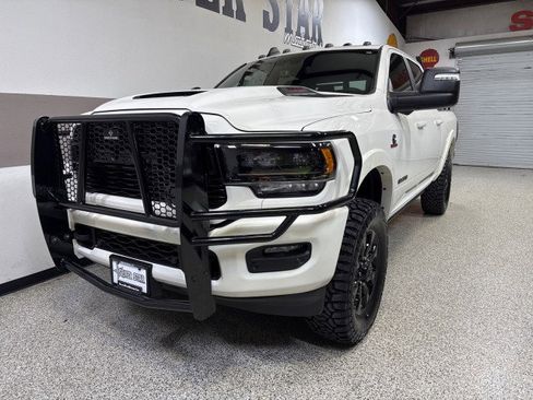 Used 2024 RAM 2500 Limited image 3