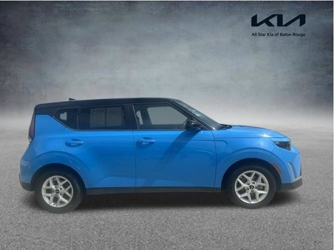 Used 2023 Kia Soul S FWD image 1
