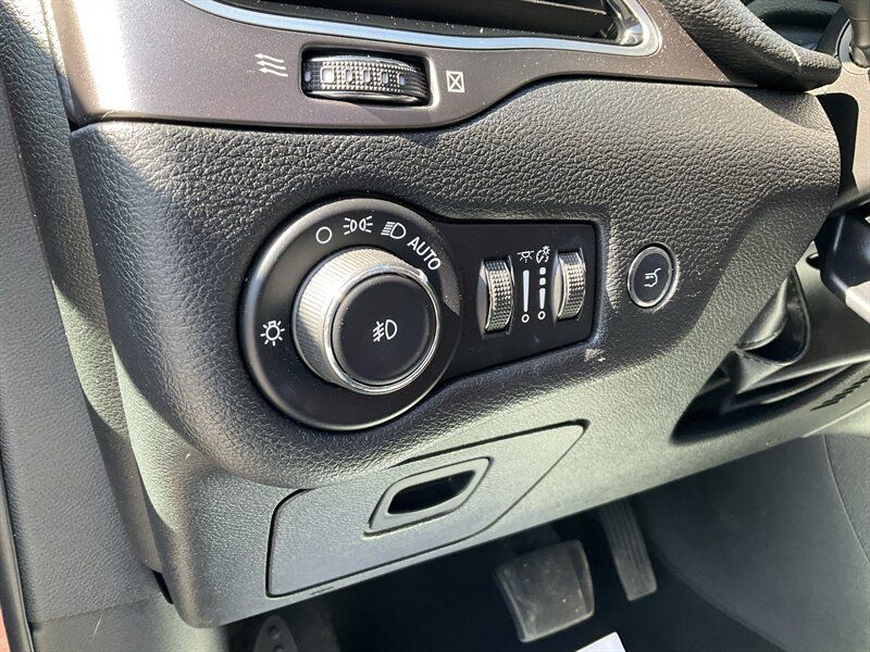 Used 2020 Jeep Cherokee Limited AWD/4WD image 26