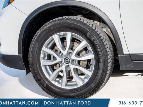 Used 2018 Nissan Rogue SV image 37