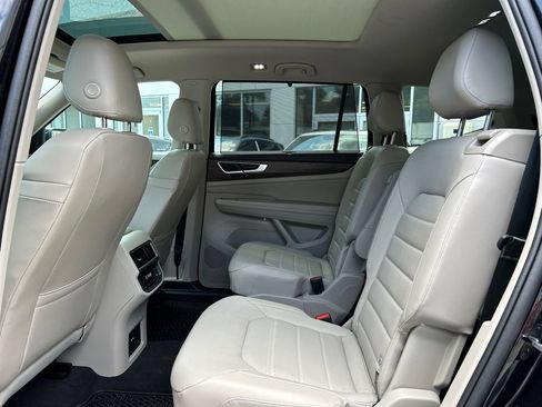 Used 2024 Volkswagen Atlas SEL AWD/4WD image 21