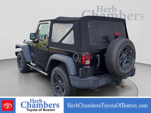 Used 2017 Jeep Wrangler Sport w/ Connectivity Group AWD/4WD image 3