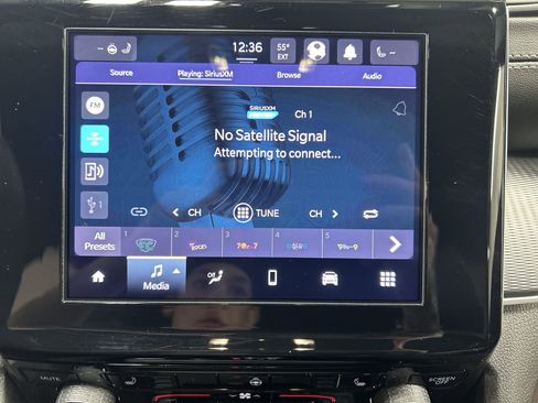 Used 2023 Jeep Grand Cherokee L Laredo AWD/4WD image 14