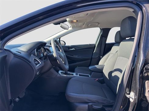 Used 2018 Chevrolet Cruze LS image 9
