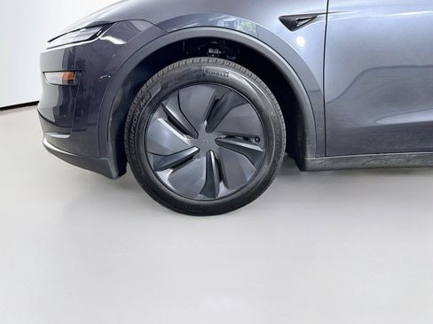 Used 2026 Tesla Model Y Long Range RWD image 17