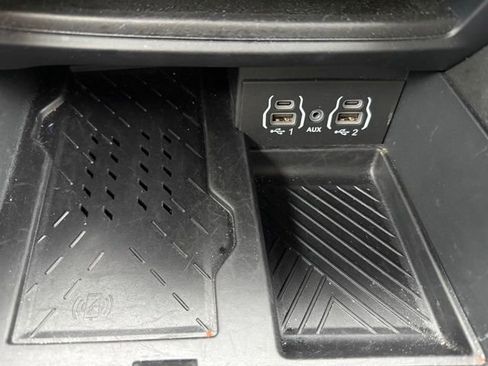 Used 2025 Chrysler Pacifica Limited FWD image 33