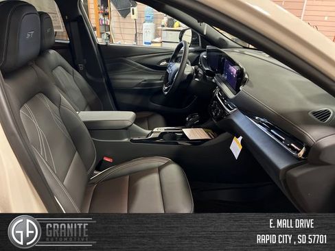 New 2026 Buick Envista Sport Touring w/ Studio Series FWD image 36