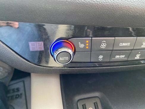 Used 2018 Buick Enclave Essence image 24