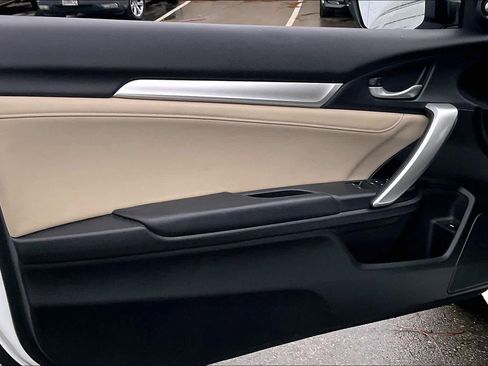 Used 2016 Honda Civic Touring image 24