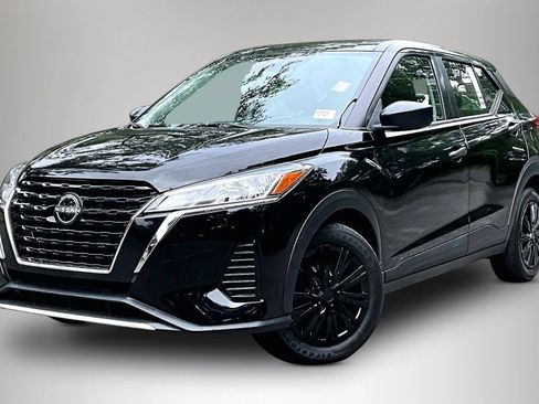 Used 2022 Nissan Kicks S FWD image 1