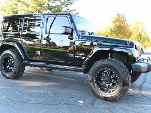Used 2015 Jeep Wrangler Unlimited Sahara w/ Dual Top Group AWD/4WD image 15