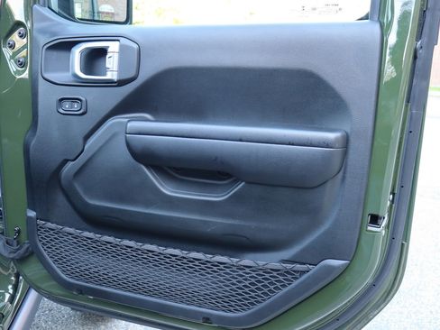Used 2021 Jeep Wrangler Rubicon AWD/4WD image 34