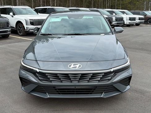 New 2026 Hyundai Elantra SE image 2